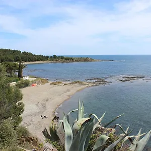  Apartamento A Chic Four-person By The At Cap Ras España